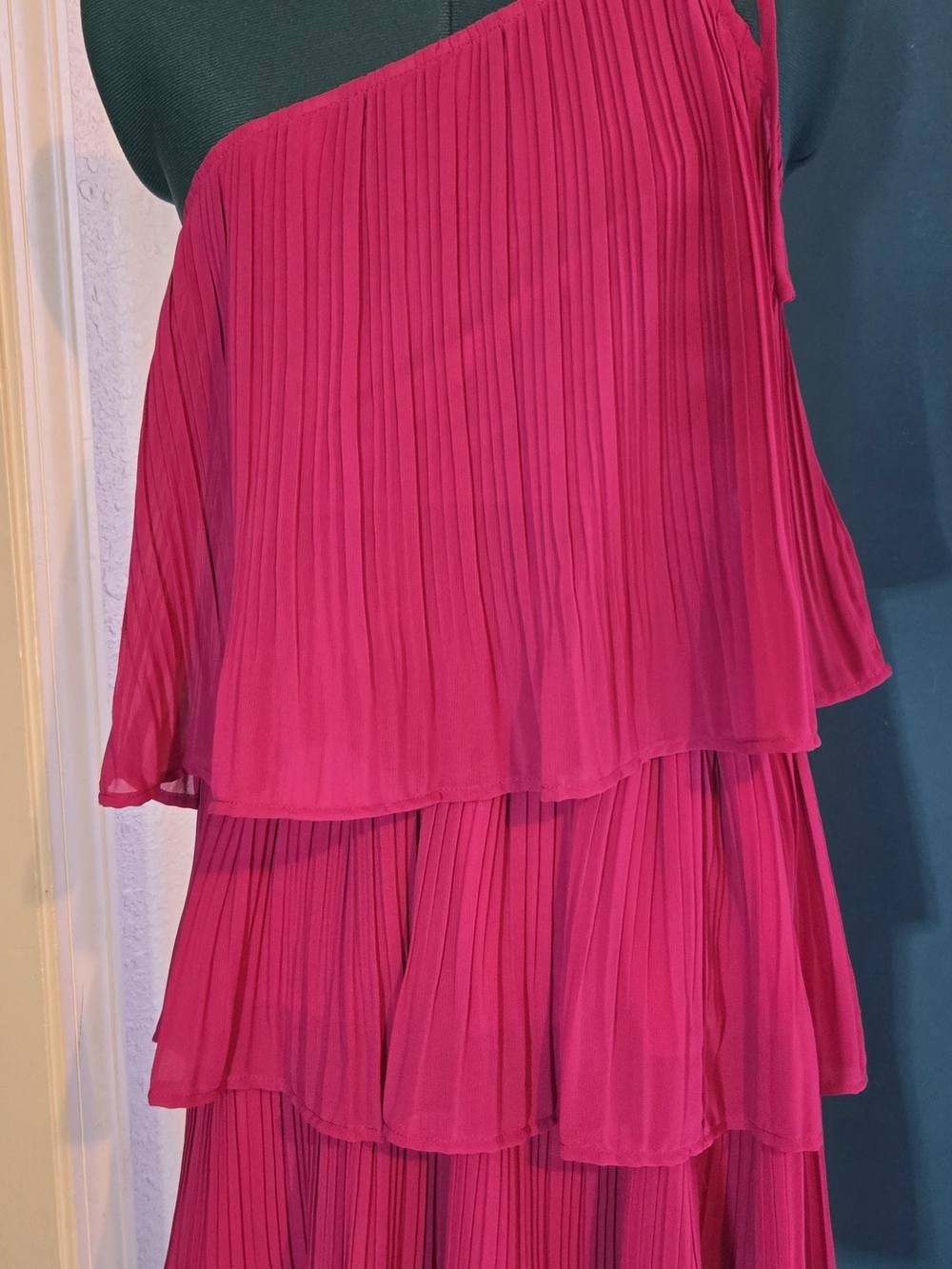 Women's Pleated Tiered Dress - Fuchsia